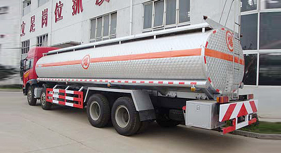 解放前四后八化工液体运输车