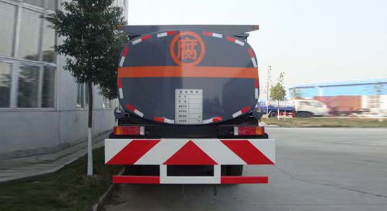东风天龙前四后八化工液体运输车