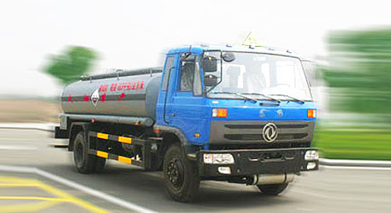 东风145化工液体运输车