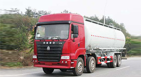 斯太尔前四后八化工液体运输车